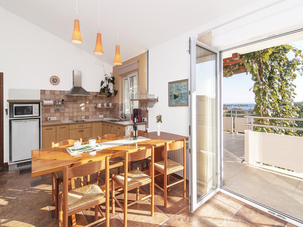 Apartments Ceja Near Sea Medulin Rom bilde